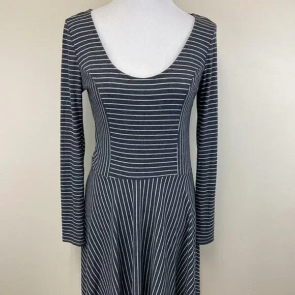 modcloth skater dress ModCloth Navy Ribbed Fit and Flare Skater Dress Puff Sleeve Sz L Large